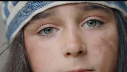 Le regard de l'enfance — image du clip